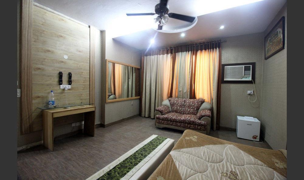 Hotel Raunak International New Delhi Buitenkant foto