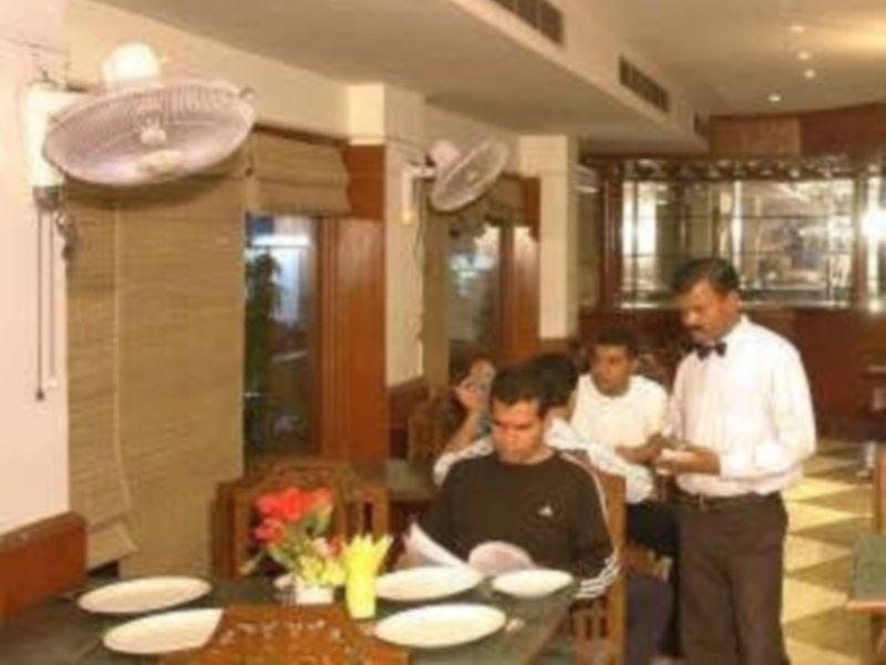 Hotel Raunak International New Delhi Buitenkant foto