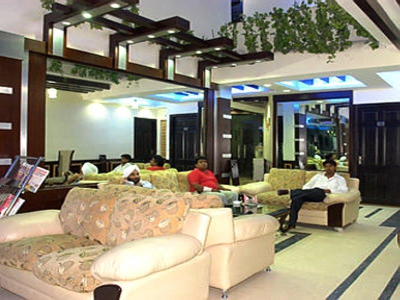 Hotel Raunak International New Delhi Buitenkant foto